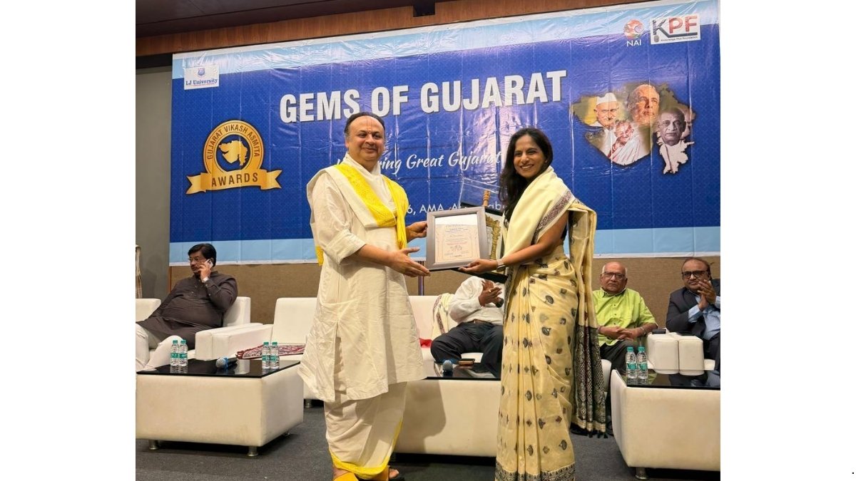 Charvi Rajput of Gunnercooke LLP honoured with Gujarat Vikas Asmita Award